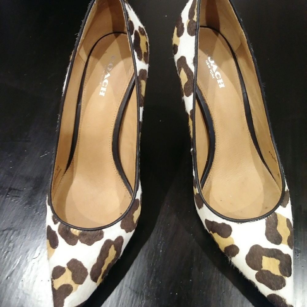 Coach pumps like new
